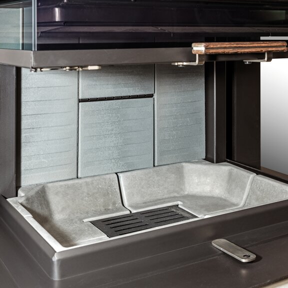 Design firebox lining from VISIO 3 ELEMENT with wooden door handle, open lifting door without fire