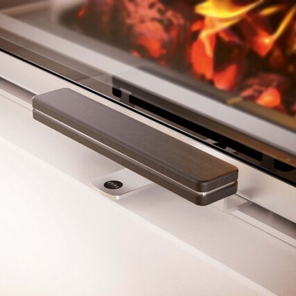 Maniglia in rovere scuro di VISIO Holz con telaio in acciaio inox di alta qualità
