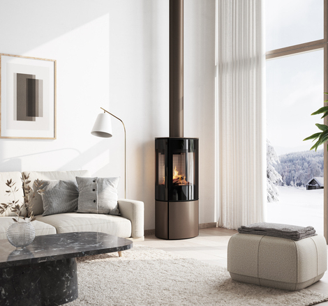 CARO 110 GAZ en mocca avec vitres latérales Poêle à gaz CARO 110 en mocca avec porte de foyer plein verre et vitre latérale dans un salon confortable