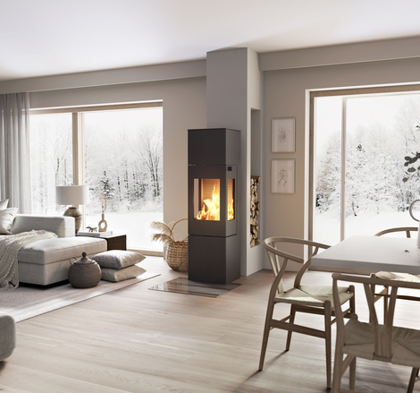 NEXO 160 en noir avec porte en acier Poêle à bois NEXO 160 en noir avec porte en acier et vitres latérales au milieu de la pièce à vivre entre la salle à manger et le salon