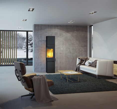 Q-BE XL en noir avec porte en acier Poêle à bois Q-BE XL en noir avec porte en acier dans un salon moderne entouré d'un beau paysage enneigé