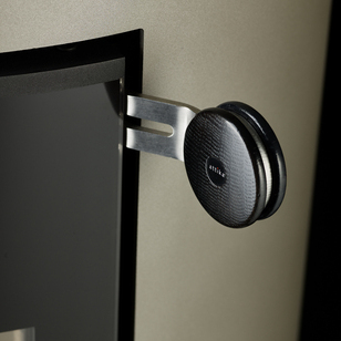 Oak wood handle black Oak wood handle black in round on a VIVA L with secure door closure SLS Self-Locking-System