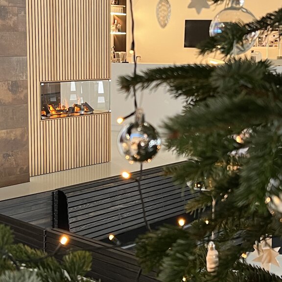 Foyer électrique Panel Wall Séparateur de pièce haut en bois avec sapin de Noël
