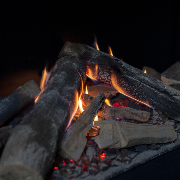 Authentic Symbio ember lighting in the MatriX 800/650 front gas fireplace